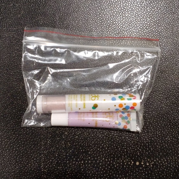 NWOB ARBONNE BLOSSOMING BEAUTY GIFT SET - Picture 3 of 4